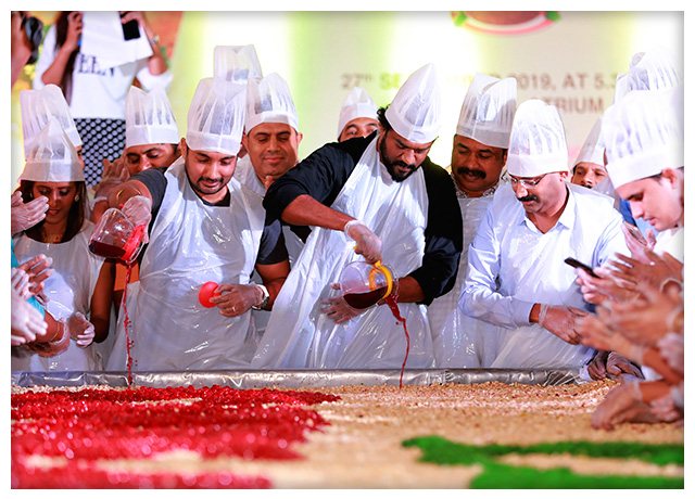 lulu-hypermarket-cake-mixing-3