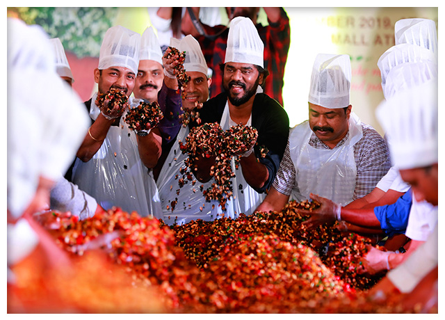 lulu-hypermarket-cake-mixing-4