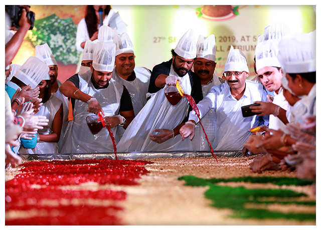 lulu-hypermarket-cake-mixing-5